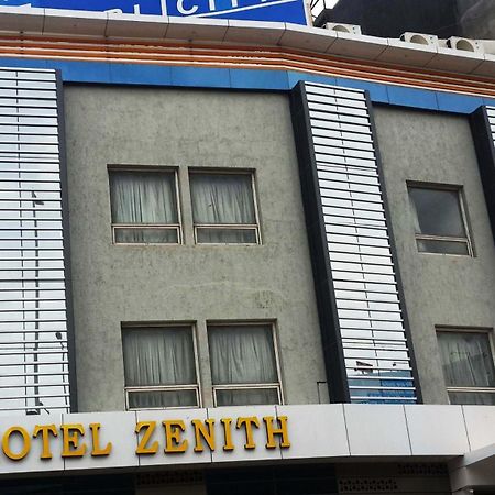 Hotel Zenith Сурат Екстериор снимка