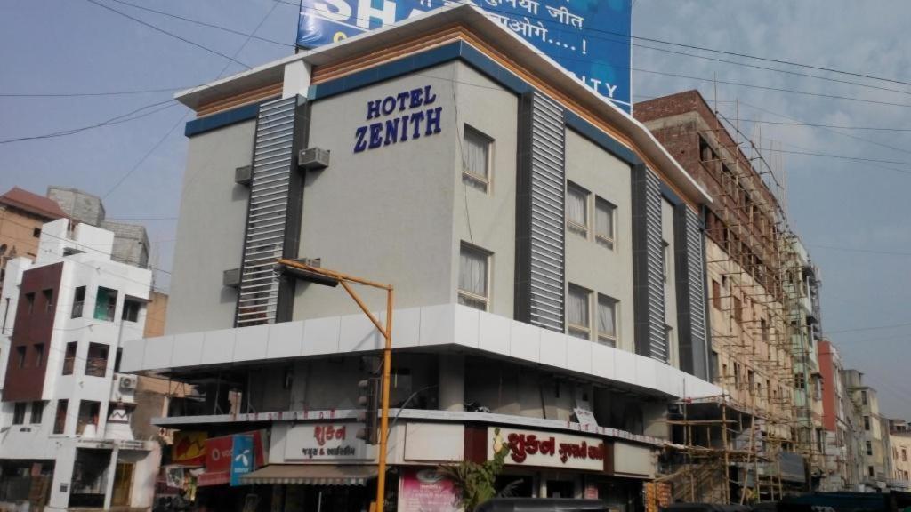 Hotel Zenith Сурат Екстериор снимка