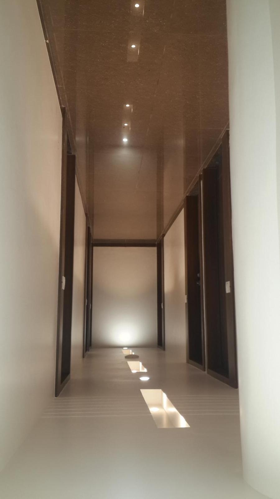 Hotel Zenith Сурат Екстериор снимка