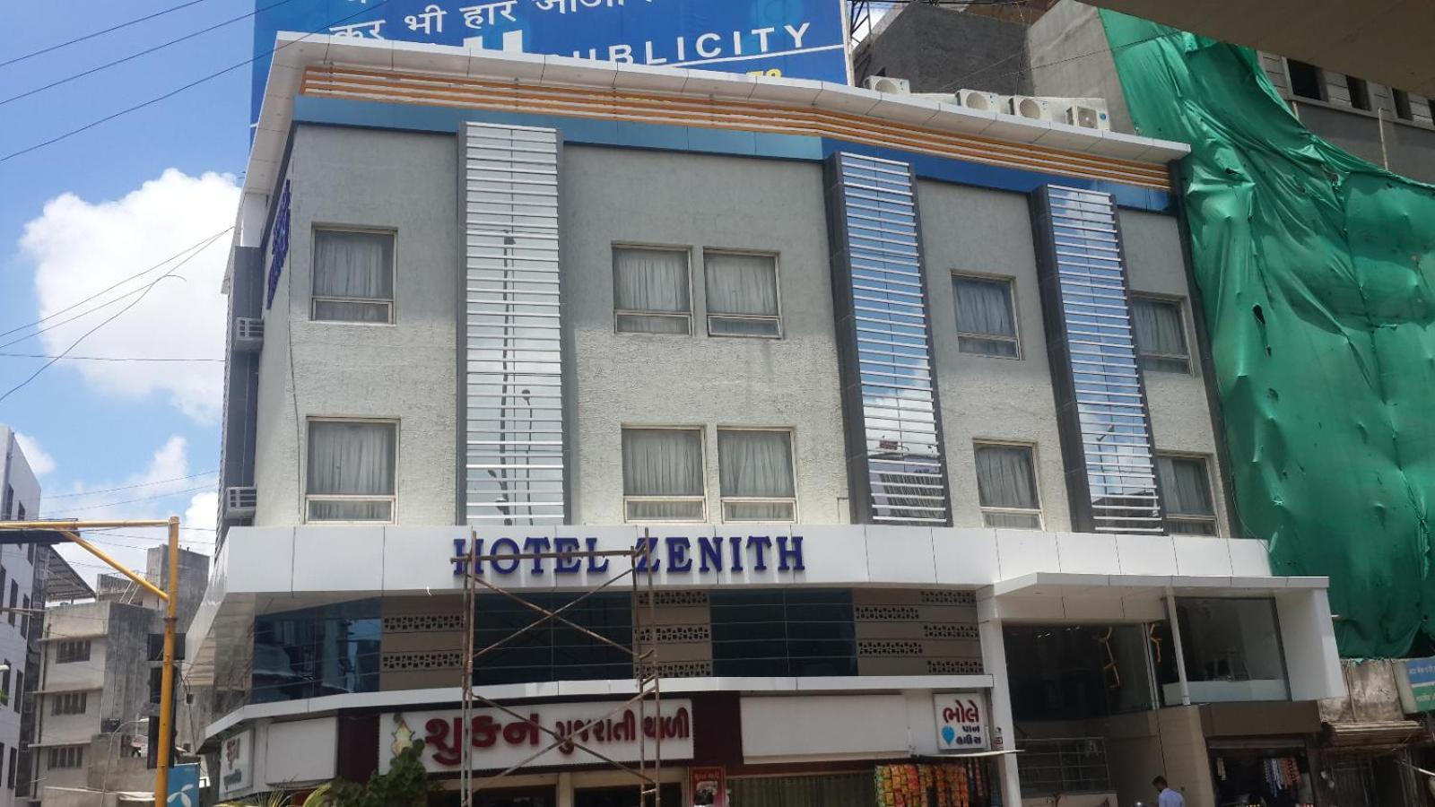 Hotel Zenith Сурат Екстериор снимка