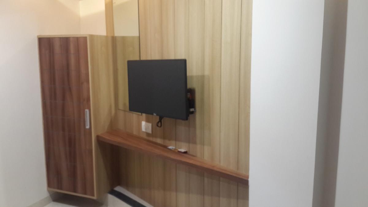 Hotel Zenith Сурат Екстериор снимка